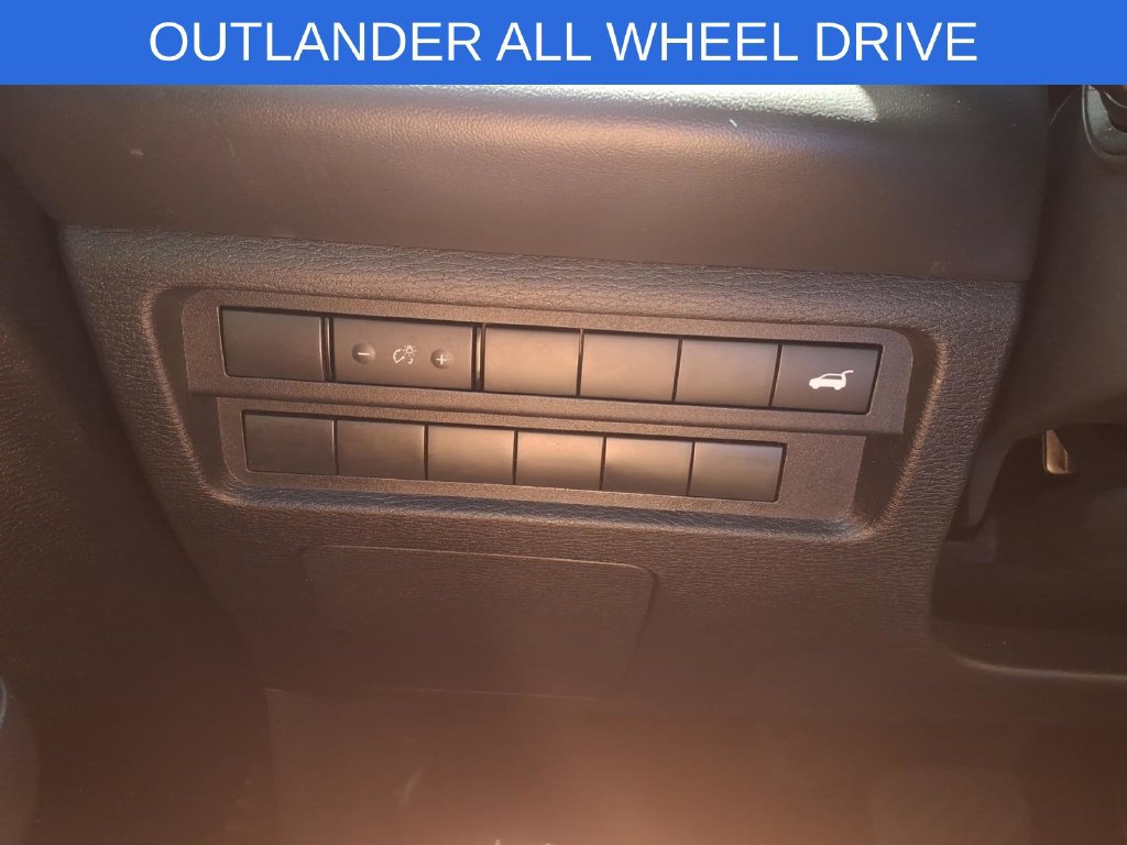 Used 2024 Mitsubishi Outlander SE AWD/4WD image 17