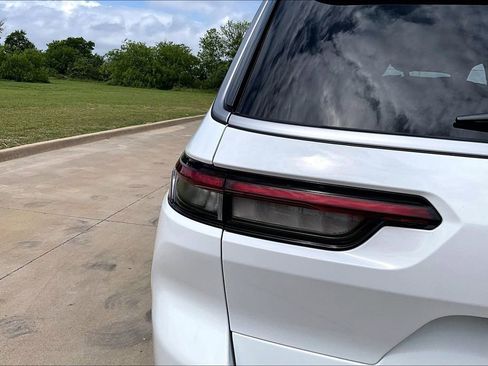 New 2026 Jeep Grand Cherokee L Limited RWD image 18