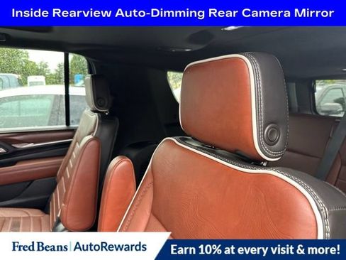 Used 2023 GMC Yukon XL Denali Ultimate AWD/4WD image 10