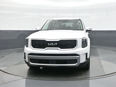 Used 2023 Kia Telluride EX image 2