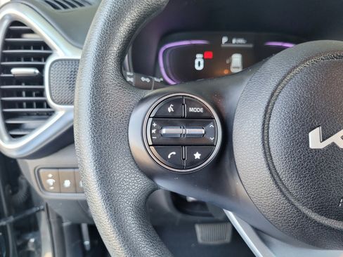Used 2025 Kia Soul LX w/ LX Technology Package FWD image 23