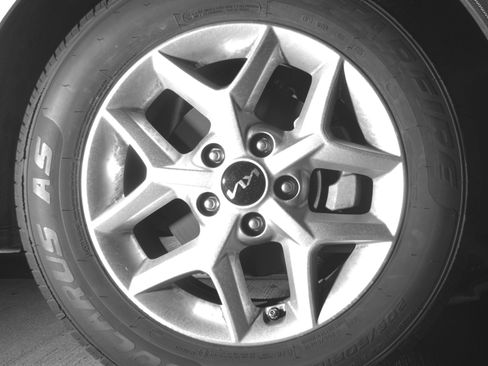 Used 2025 Kia Soul LX w/ LX Technology Package image 13