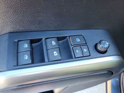 Used 2021 Toyota Tacoma Limited image 22