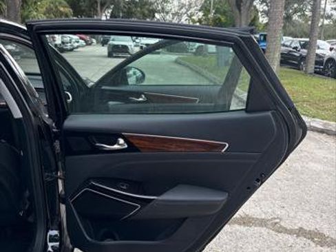 Used 2019 Kia Cadenza Premium image 18