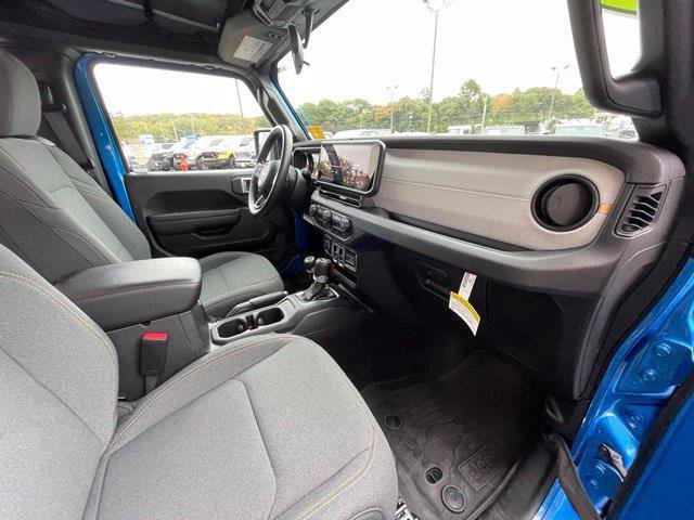 Used 2025 Jeep Wrangler Sport AWD/4WD image 25