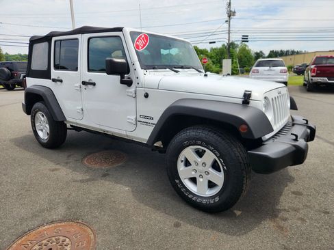 Used 2017 Jeep Wrangler Unlimited Sport w/ Quick Order Package 24S AWD/4WD image 19