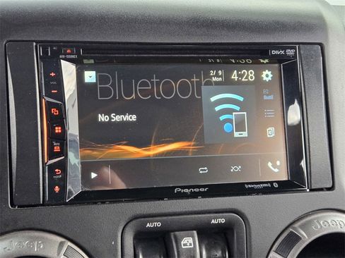 Used 2018 Jeep Wrangler Unlimited Sport S image 17