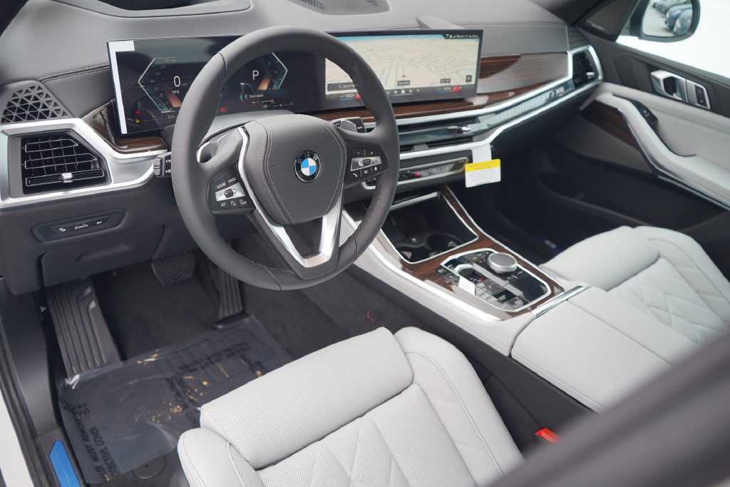Used 2026 BMW X5 sDrive40i w/ Premium Package RWD image 11