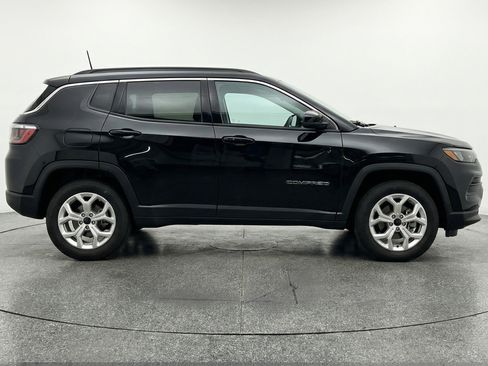 Used 2025 Jeep Compass Latitude image 11