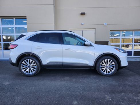 Used 2022 Ford Escape Titanium w/ Class II Trailer Tow Package image 2