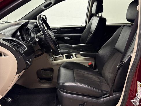 Used 2019 Dodge Grand Caravan SXT image 30