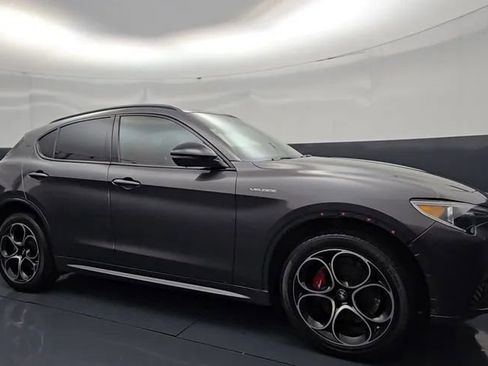 Used 2023 Alfa Romeo Stelvio Veloce AWD/4WD image 2