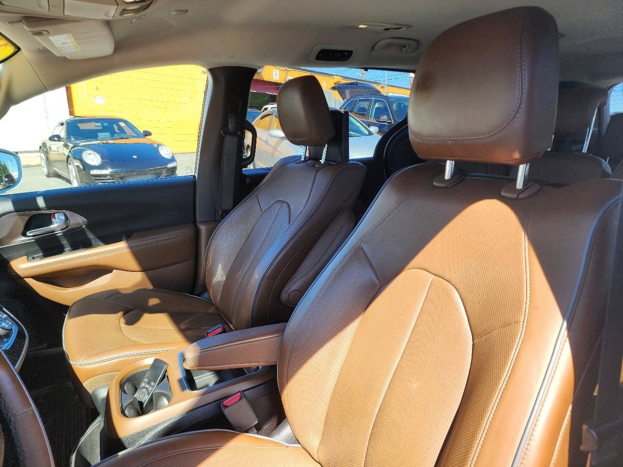 Used 2018 Chrysler Pacifica Limited w/ Advanced Safetytec Group FWD image 16