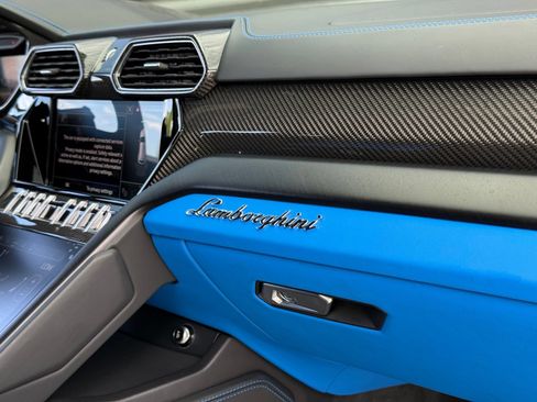 Used 2022 Lamborghini Urus AWD/4WD image 40