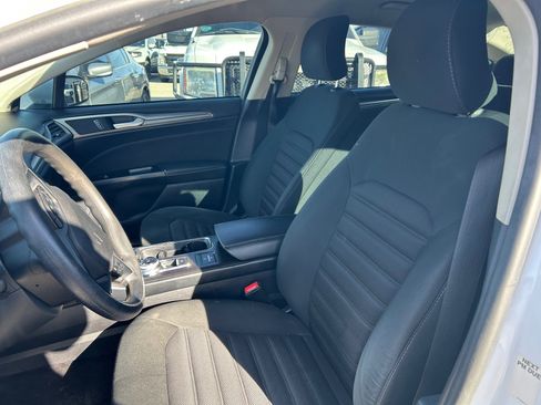 Used 2017 Ford Fusion SE image 12