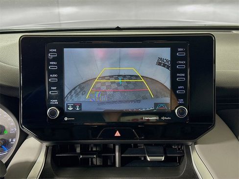 Used 2022 Toyota Venza LE image 13