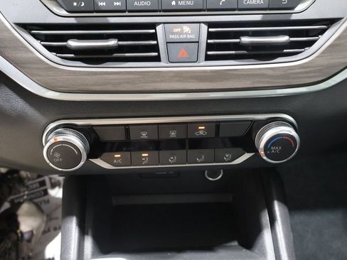 Used 2025 Nissan Altima 2.5 SV FWD image 27