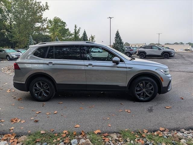 Used 2022 Volkswagen Tiguan SE AWD/4WD image 6