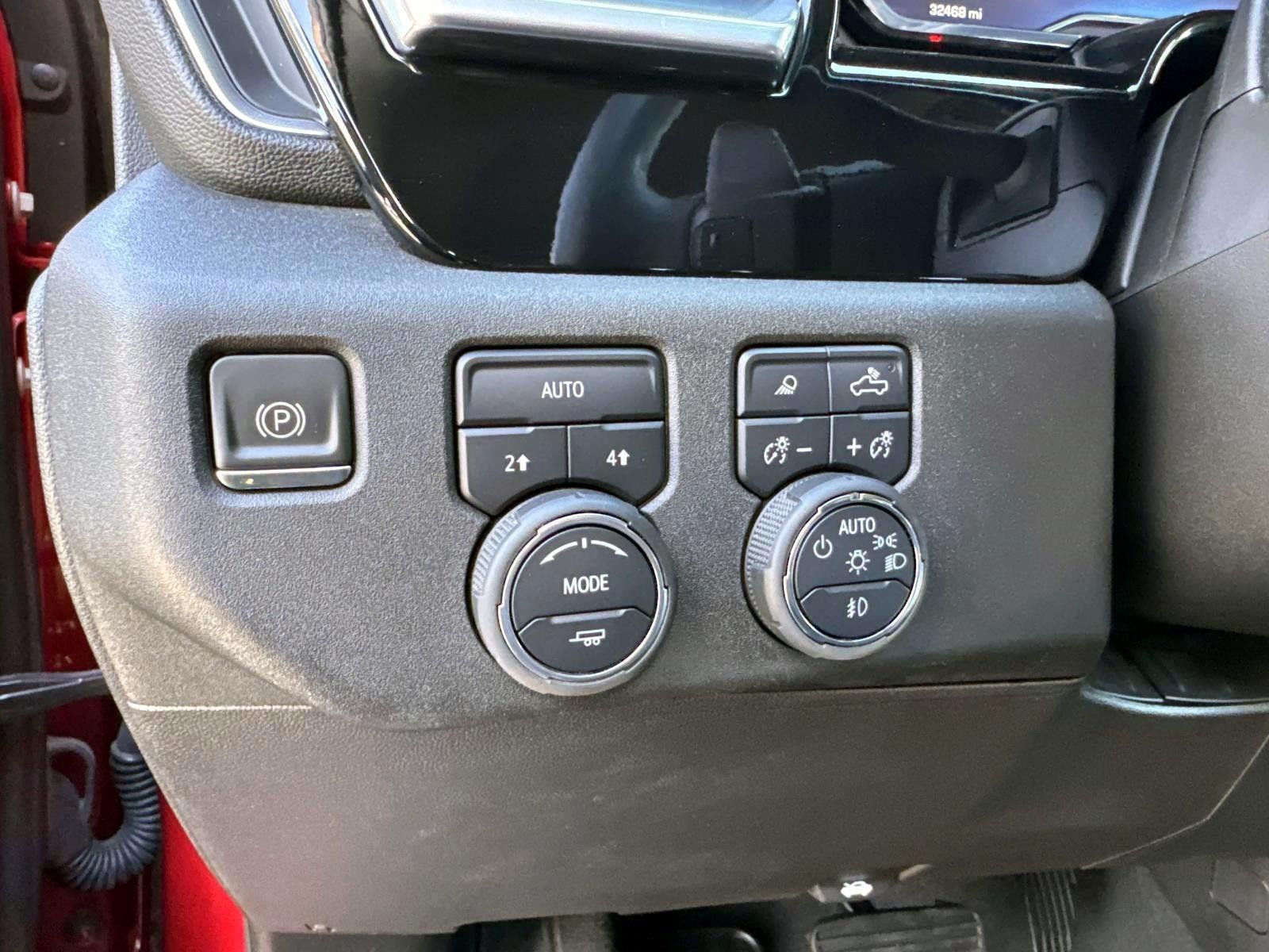 Used 2023 Chevrolet Silverado 1500 LTZ w/ LTZ Convenience Package II AWD/4WD image 18