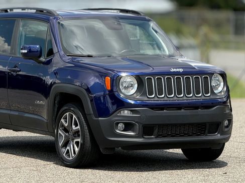 Used 2018 Jeep Renegade Latitude w/ Cold Weather Group AWD/4WD image 15