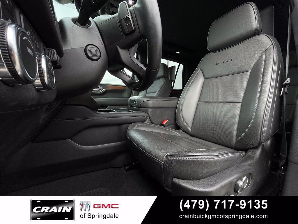 Used 2025 GMC Yukon Denali w/ Advanced Technology Package AWD/4WD image 23