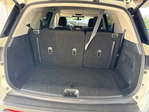 Used 2025 Nissan Pathfinder SV FWD image 5