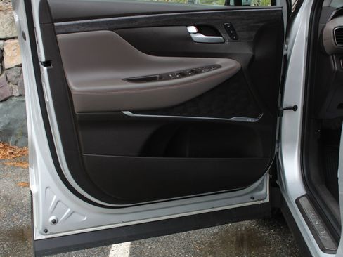 Used 2019 Hyundai Santa Fe AWD w/ Cargo Package image 12