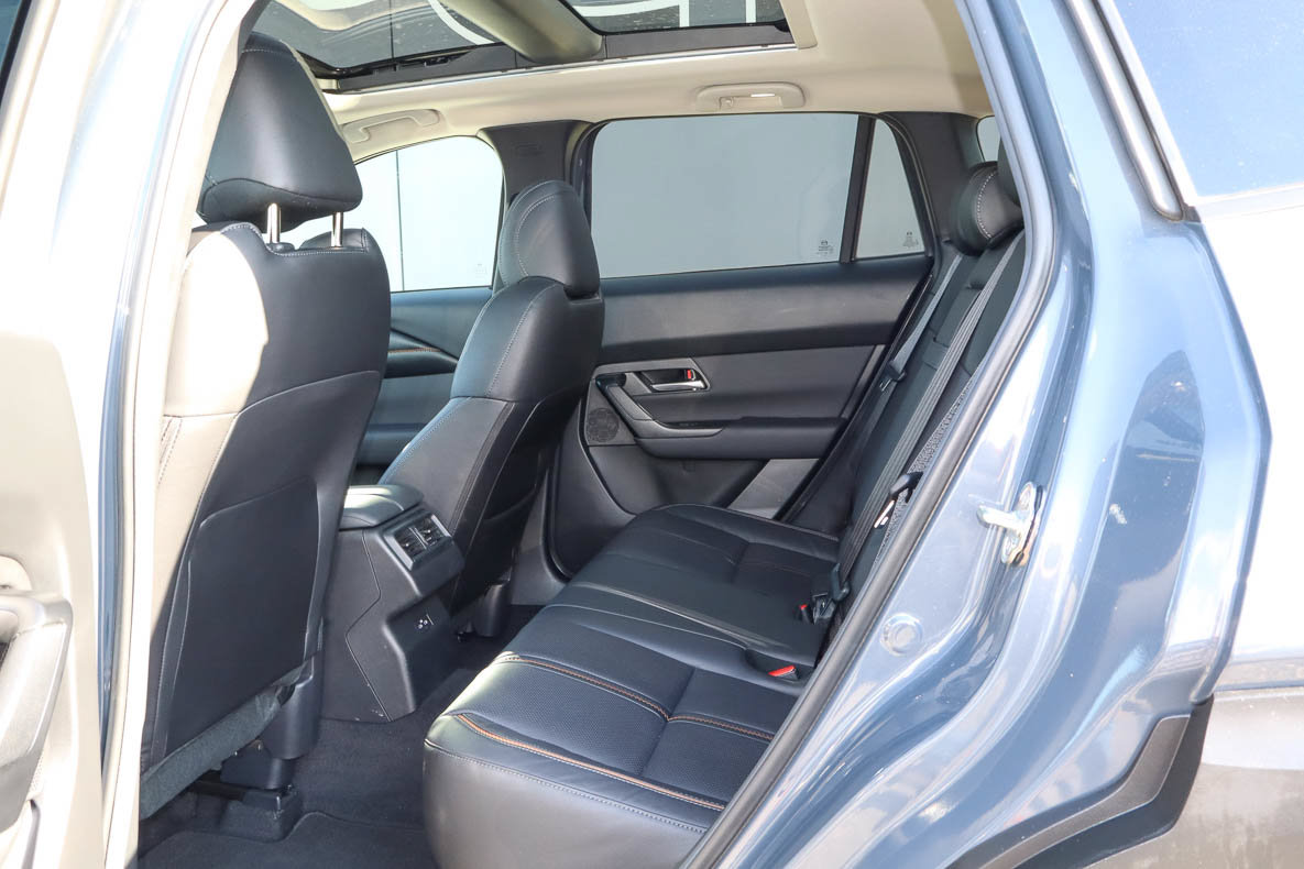 Used 2025 MAZDA CX-50 AWD 2.5 S w/ Premium Plus Pkg image 8