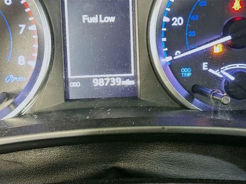 Used 2019 Toyota Highlander LE image 12