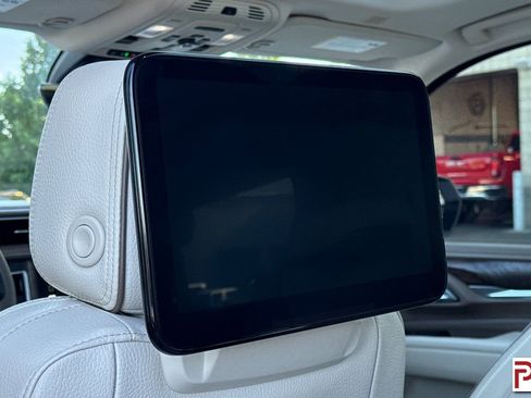 Certified 2022 GMC Yukon Denali w/ Denali Premium Package AWD/4WD image 18