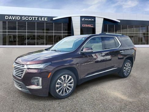 Used 2023 Chevrolet Traverse Premier w/ LPO, Cargo Package FWD image 2
