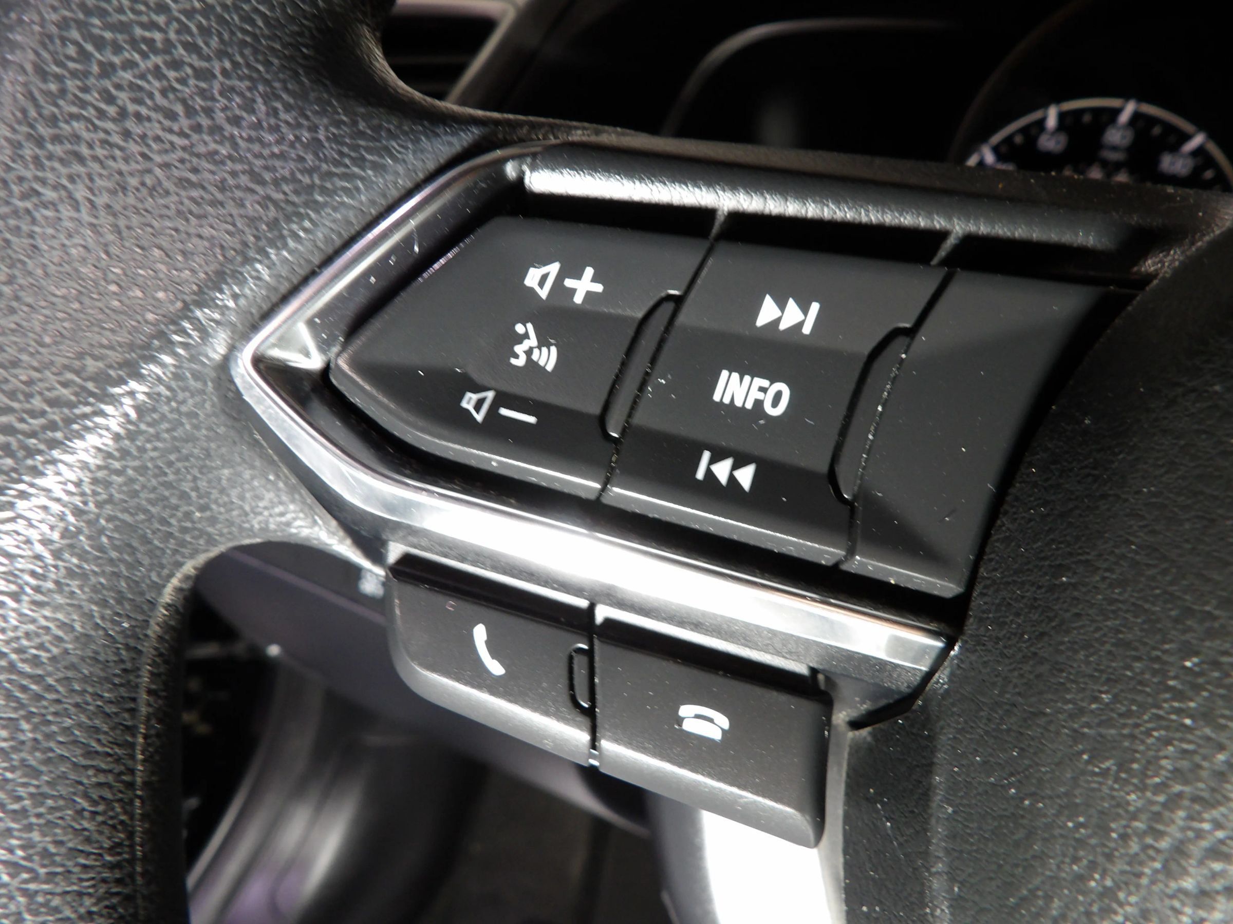 Used 2018 MAZDA MAZDA3 Sport FWD image 19