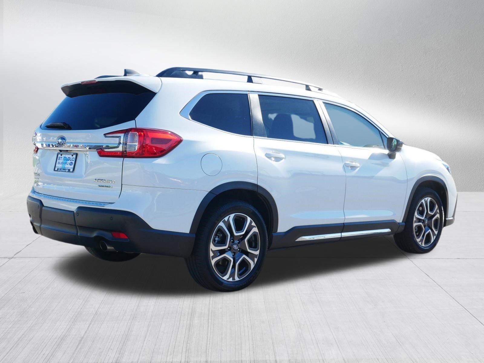 Used 2024 Subaru Ascent Limited w/ Technology Package AWD/4WD image 7