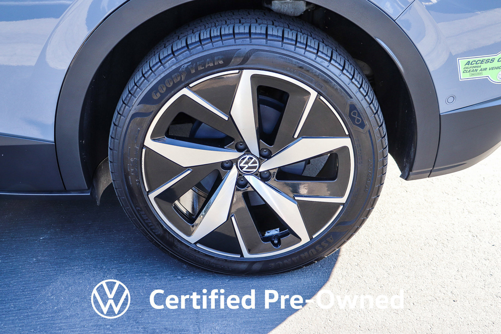 Used 2023 Volkswagen ID.4 Pro S AWD/4WD image 13