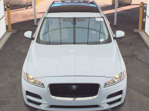 Used 2020 Jaguar F-PACE Premium image 4