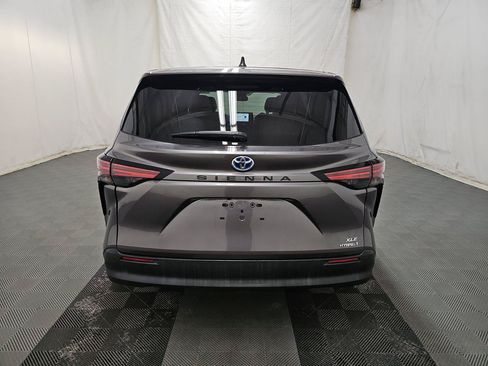 Used 2021 Toyota Sienna XLE FWD image 9