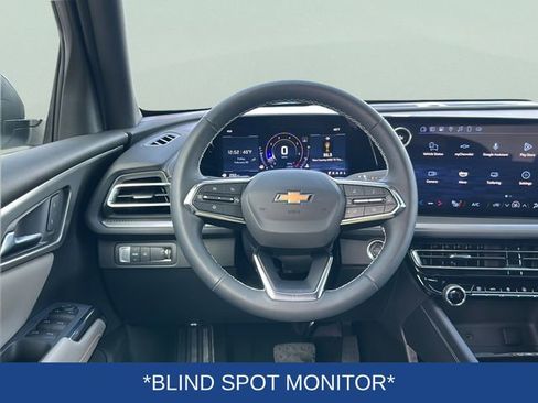 Certified 2025 Chevrolet Traverse LT w/ Driver Confidence Package image 9