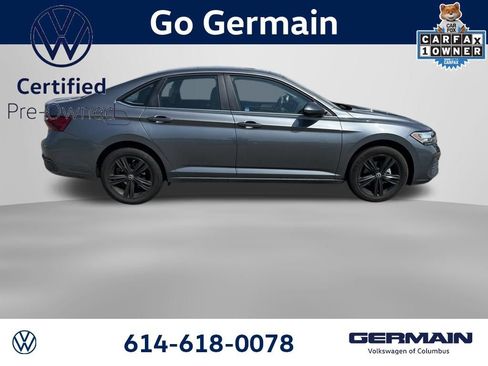 Used 2023 Volkswagen Jetta SE w/ Panoramic Sunroof Package FWD image 9