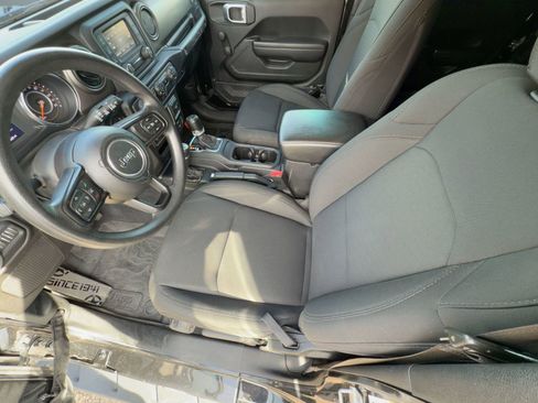 Used 2018 Jeep Wrangler Unlimited Sport image 4