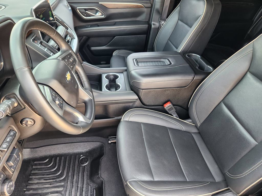 Used 2024 Chevrolet Suburban Premier w/ Premium Package RWD image 13