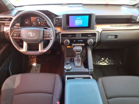 Certified 2025 Toyota Tacoma SR5 w/ SR5 Upgrade Package AWD/4WD image 10