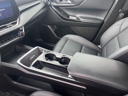 Used 2025 Chevrolet Equinox LT w/ Convenience Package II image 18