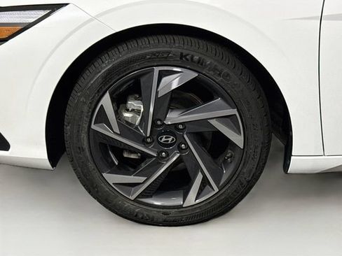 Certified 2025 Hyundai Elantra Sport FWD image 29