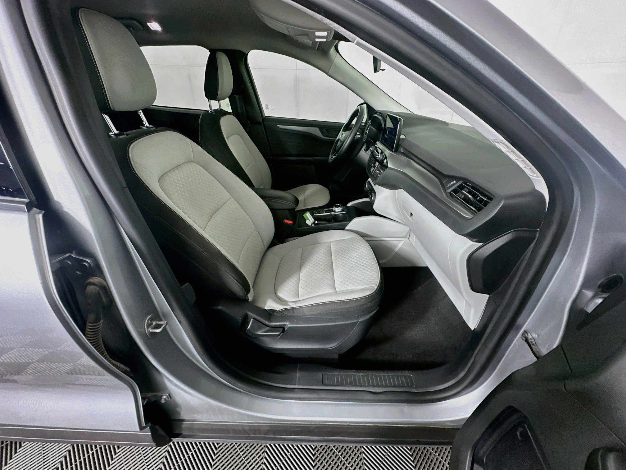 Used 2024 Ford Escape Active w/ Cold Weather Package FWD image 30