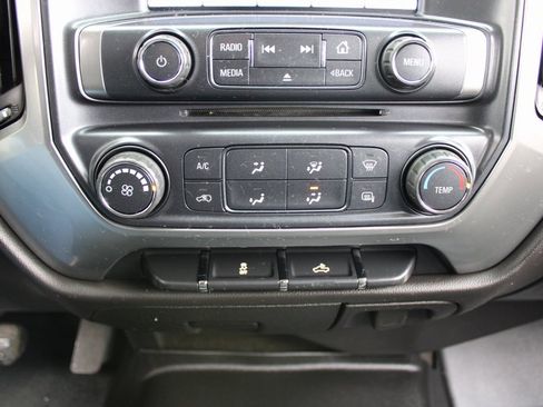 Used 2018 Chevrolet Silverado 1500 LT image 16