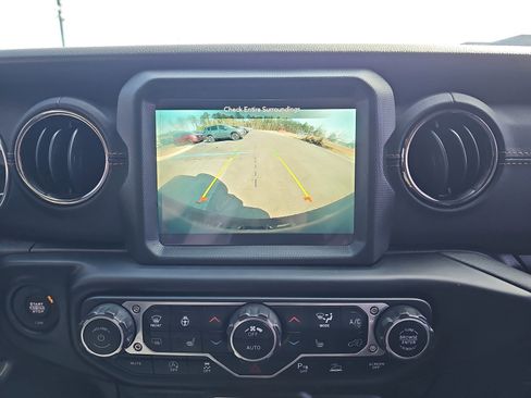 Used 2023 Jeep Wrangler Unlimited Sahara image 25