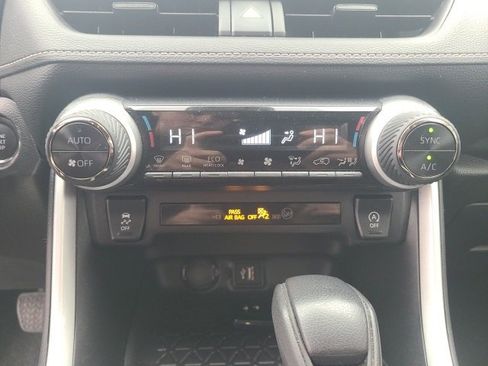 Used 2025 Toyota RAV4 XLE image 27