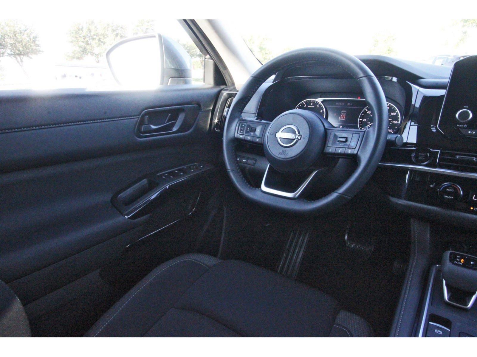 Certified 2025 Nissan Pathfinder SV FWD image 12