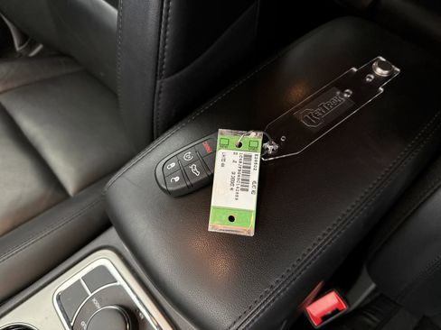 Used 2022 Jeep Grand Cherokee Limited w/ Tech Group AWD/4WD image 11