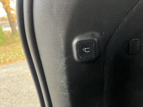 Used 2019 Jeep Cherokee Limited w/ Luxury Group image 36